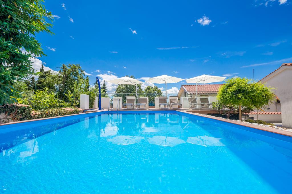 Ava Apartments Омишаль Экстерьер фото
